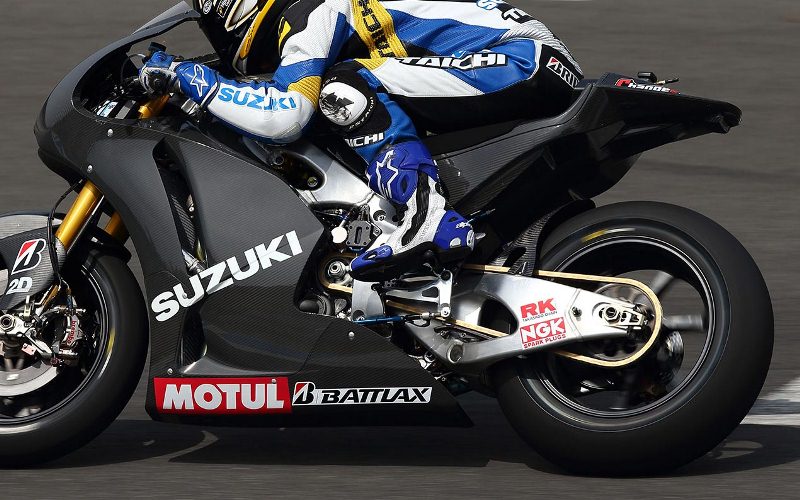 2014-suzuki-gsv-r