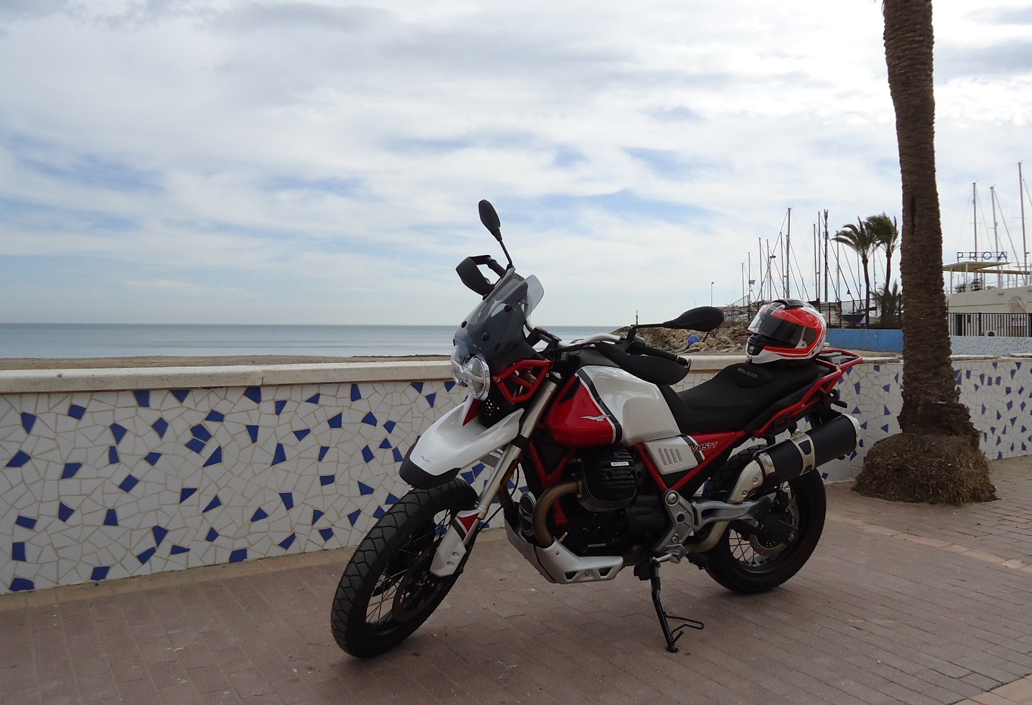 PRUEBA MOTO GUZZI V85 TT